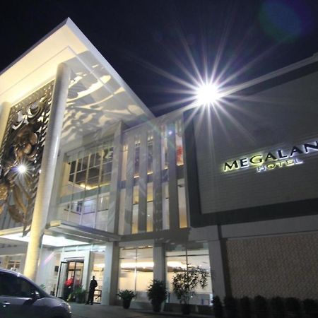 Megaland Hotel Solo Ngoại thất bức ảnh