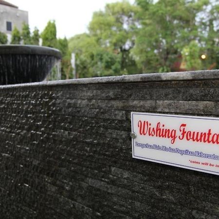 Megaland Hotel Solo Ngoại thất bức ảnh