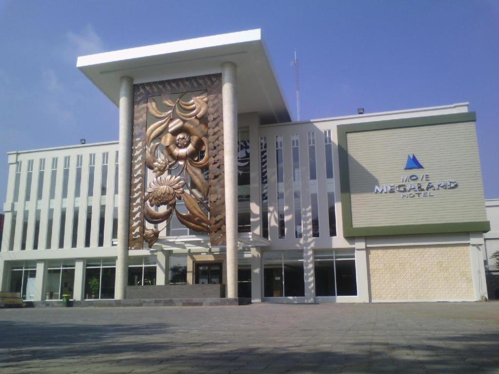Megaland Hotel Solo Ngoại thất bức ảnh
