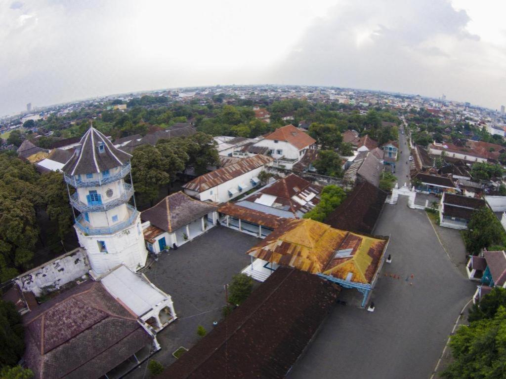 Megaland Hotel Solo Ngoại thất bức ảnh
