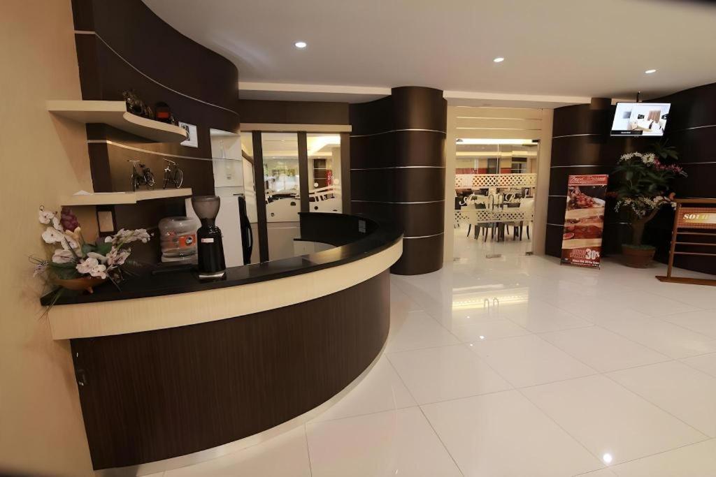 Megaland Hotel Solo Ngoại thất bức ảnh