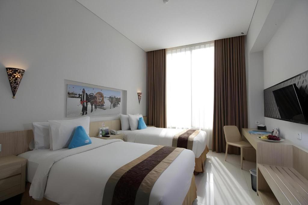 Megaland Hotel Solo Ngoại thất bức ảnh