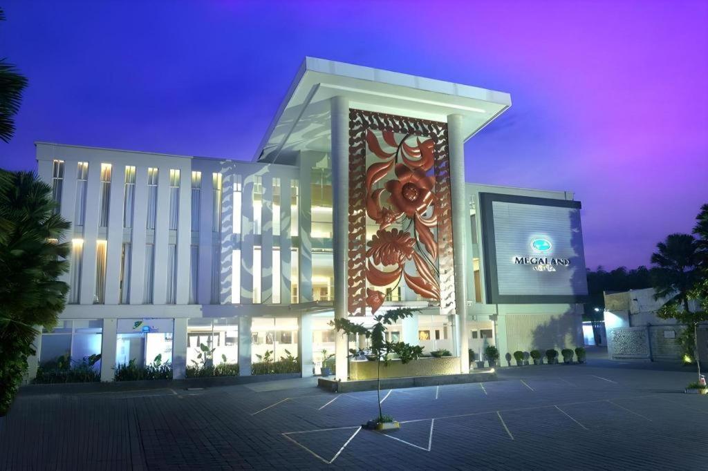 Megaland Hotel Solo Ngoại thất bức ảnh