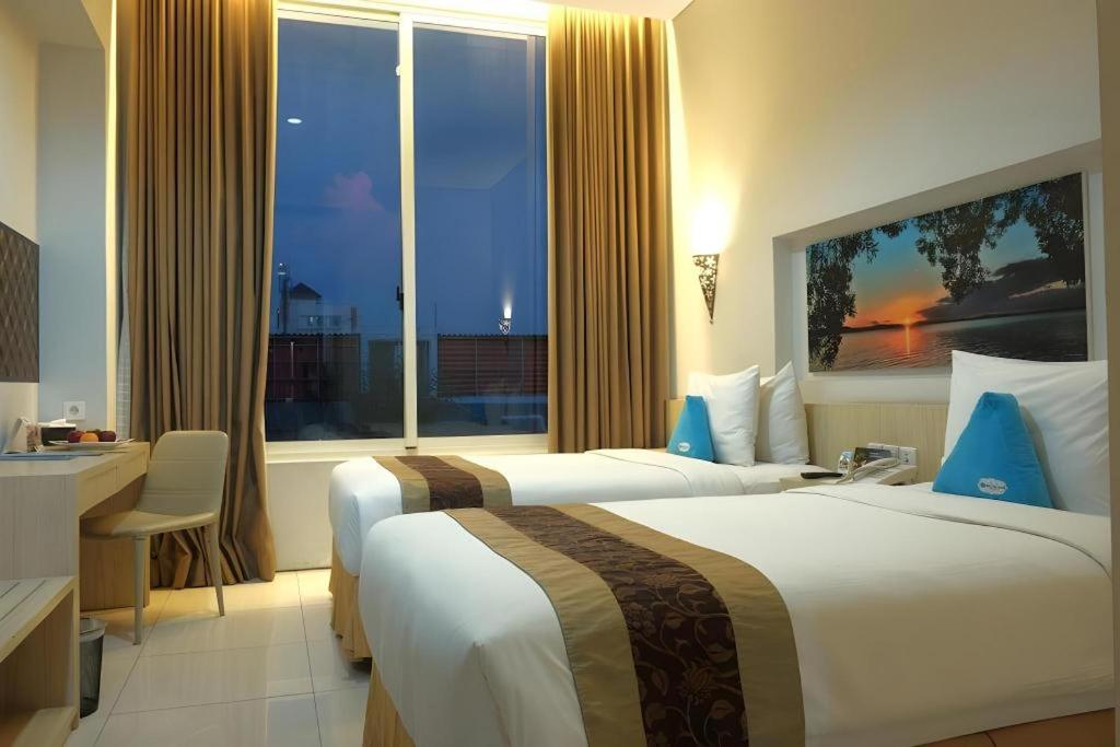 Megaland Hotel Solo Ngoại thất bức ảnh