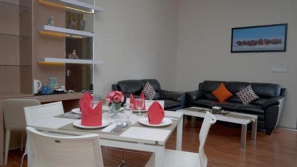 Megaland Hotel Solo Ngoại thất bức ảnh
