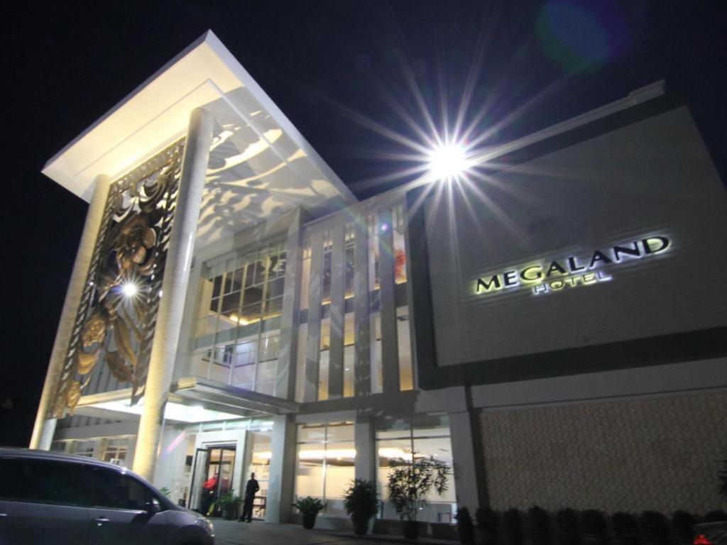 Megaland Hotel Solo Ngoại thất bức ảnh