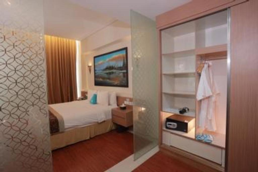 Megaland Hotel Solo Ngoại thất bức ảnh
