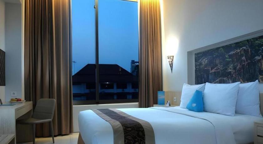 Megaland Hotel Solo Ngoại thất bức ảnh