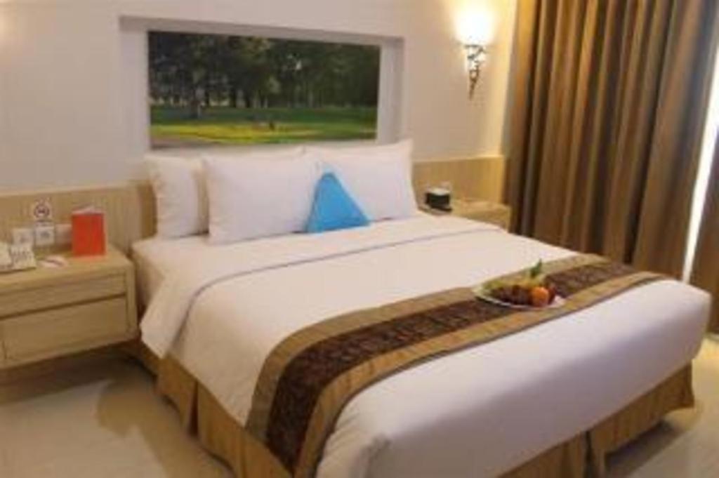 Megaland Hotel Solo Ngoại thất bức ảnh