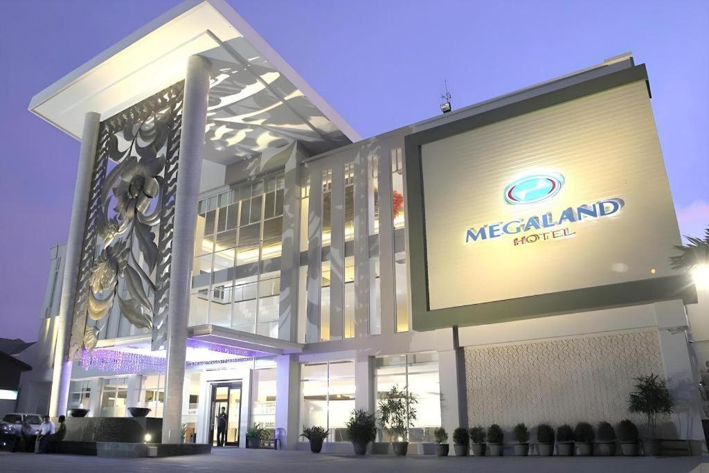 Megaland Hotel Solo Ngoại thất bức ảnh