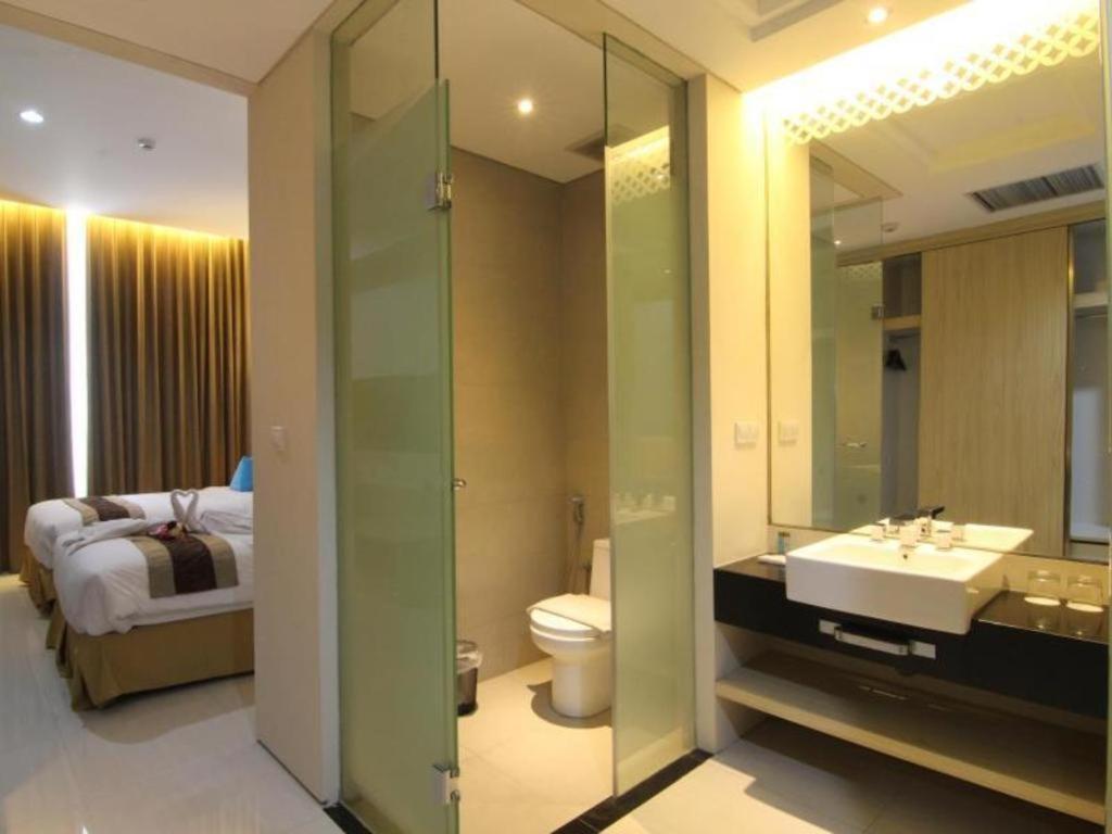 Megaland Hotel Solo Ngoại thất bức ảnh